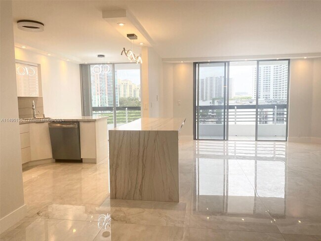 Building Photo - 3530 Mystic Pointe Dr