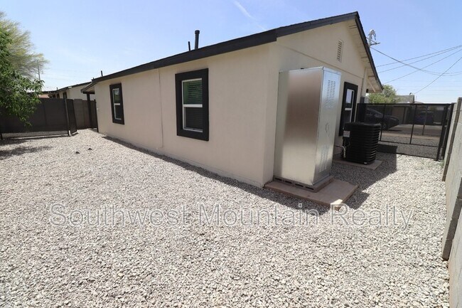 Building Photo - 7405 N 62nd Ave