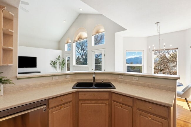 Building Photo - 5330 Roundup Dr