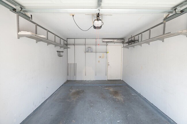 Building Photo - Cozy South East Austin Condo