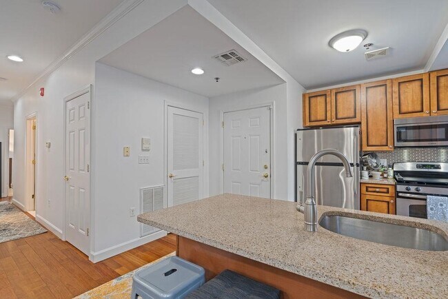 Building Photo - 620 38th St