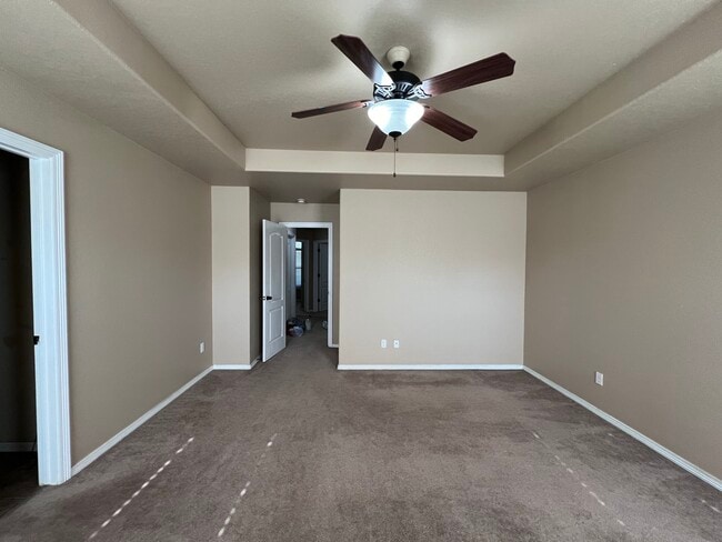 Building Photo - 210 Willow Dr