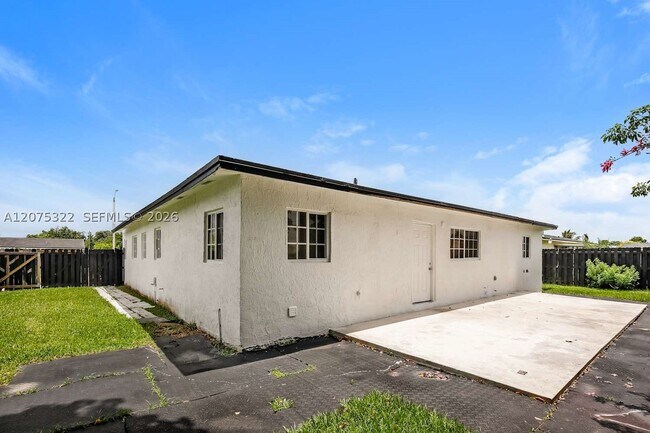 Building Photo - 14544 SW 105th Ct