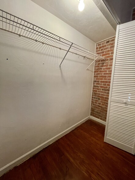 Building Photo - 368 S Franklin Blvd
