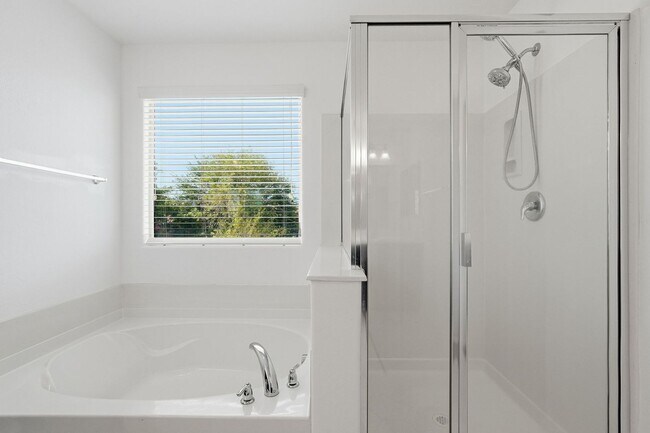 Building Photo - Spacious 4 Bedroom 2 Bath In Peoria with Pool and Sports Court