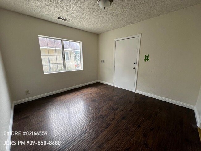 Building Photo - Rialto 2 bedroom Home