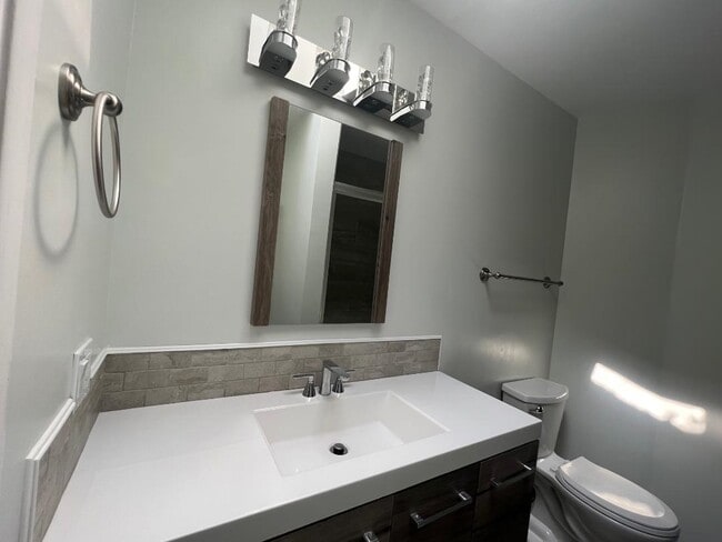 Building Photo - 3618 Chestnut St