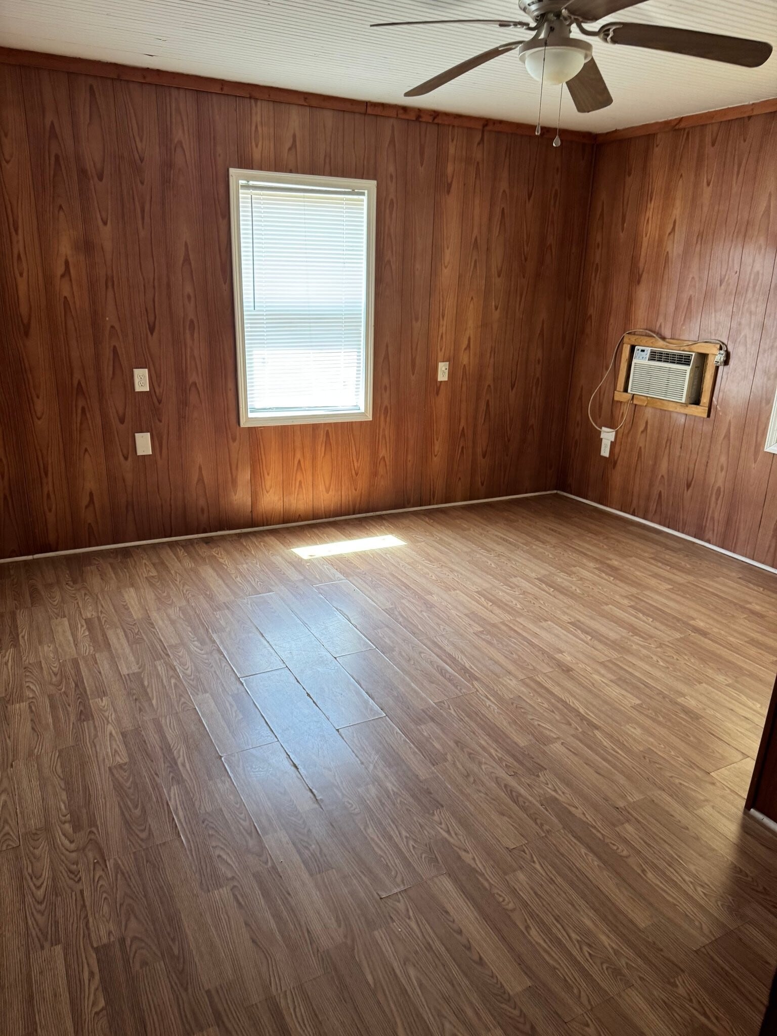 Building Photo - 2508 Gurnee Ave