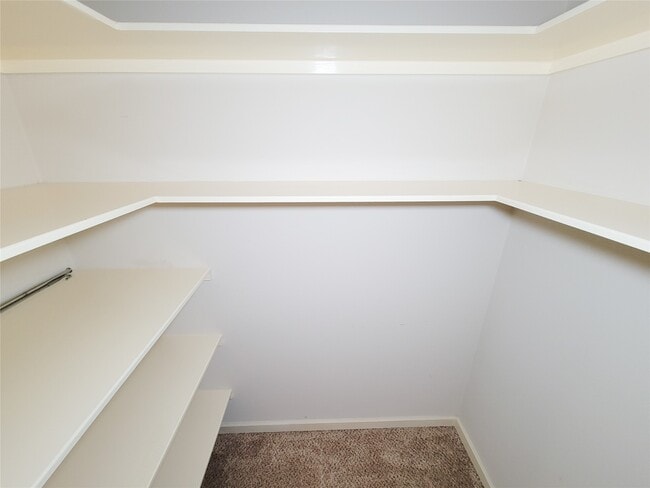 Building Photo - 604 Reinerman St