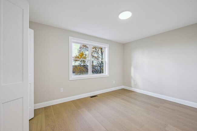 Building Photo - 108 Stowe St