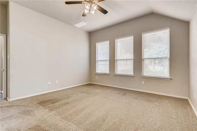 Building Photo - 625 Peregrine Way