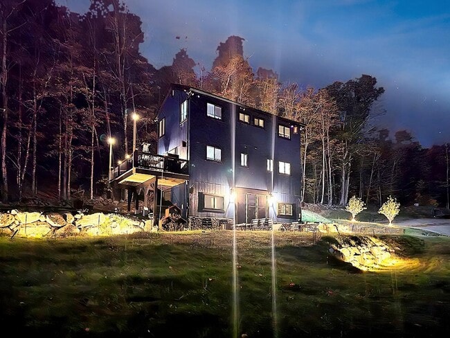 Building Photo - 253 Upper Mad River Rd