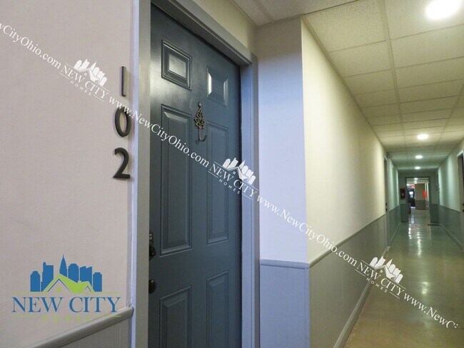 Building Photo - 2085 Building - New Rennovated 1 & 2 bedrooms starting at $989!