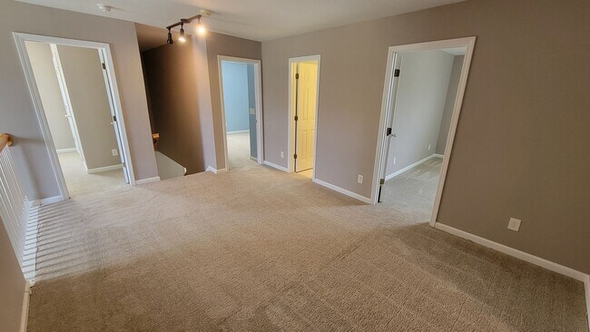 Building Photo - 5 Bed, 3 Bath Home Available in Greer