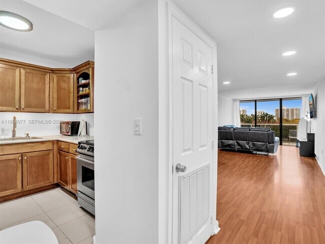 Building Photo - 3675 N Country Club Dr