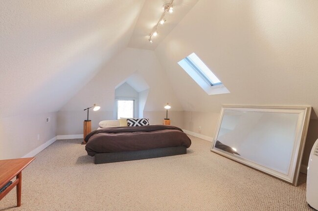 Building Photo - 2220 W 31st Ave