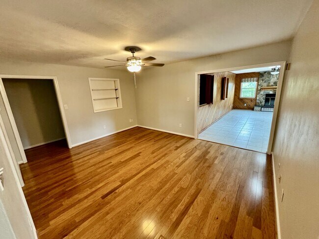 Building Photo - Newly Painted 4BR/2BA house in Pembroke Me...