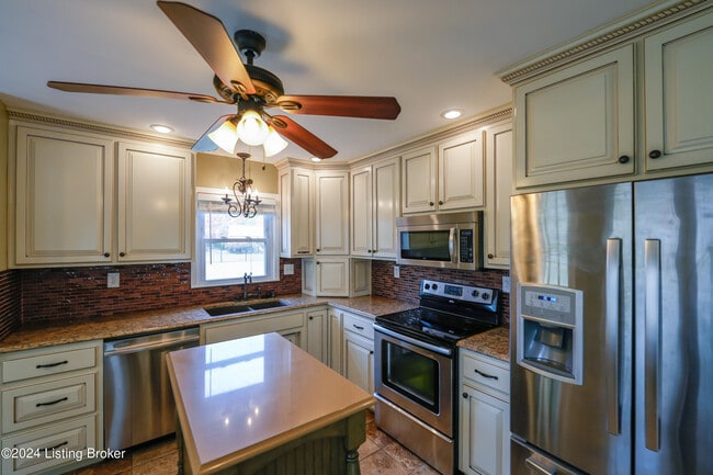 Building Photo - 9903 Welshpool Ct