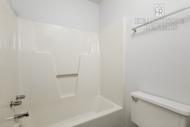 Building Photo - 143 W Victoria Ct