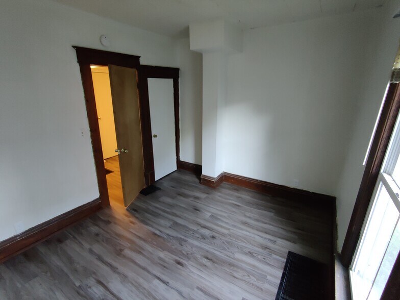 Building Photo - 310 Horatio Ave