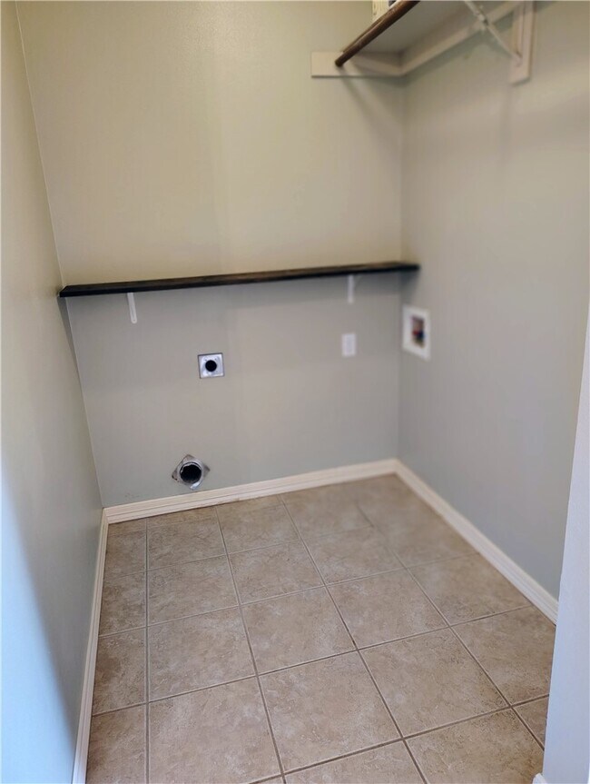 Building Photo - 311 Ketch Ct