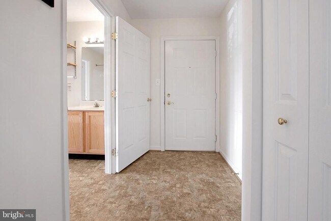 Building Photo - 502 Bradley Ct