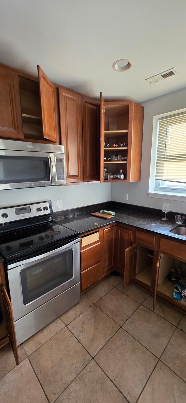 Building Photo - 839 Whitelock St