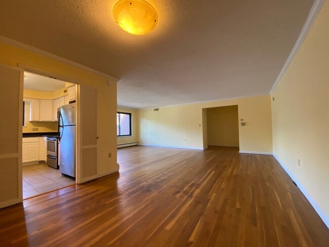 Building Photo - Concord Condo - Heat and Hot Water Included!