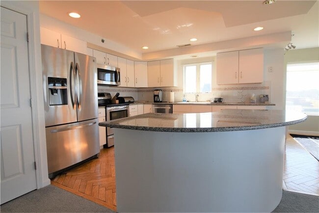 Building Photo - 3 Kirwins Ln