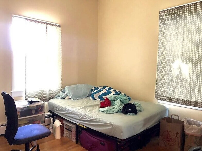 Building Photo - 216 Columbia St