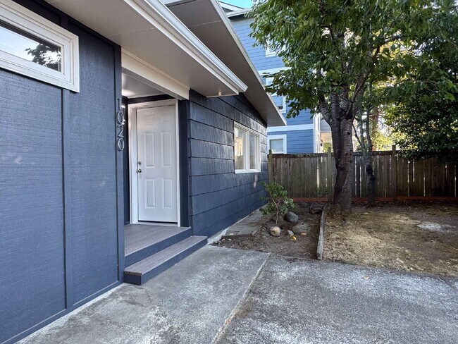 Building Photo - Freshly Updated 4-Bed Retreat Centrally Located in Bellingham