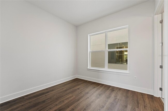 Building Photo - 850 TETBURY Lp