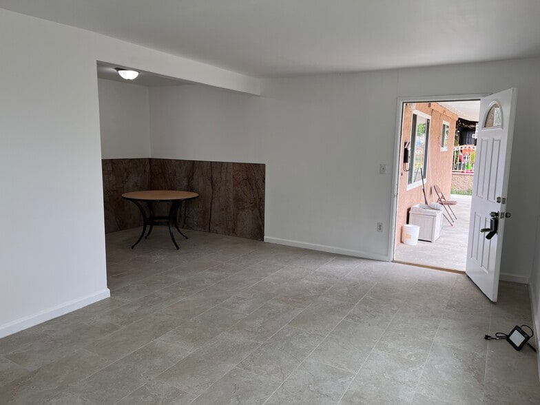 Building Photo - 754 48th St