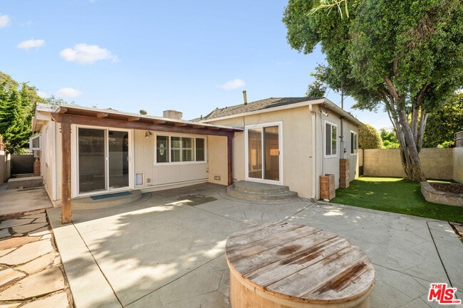 Building Photo - 5227 Etheldo Ave