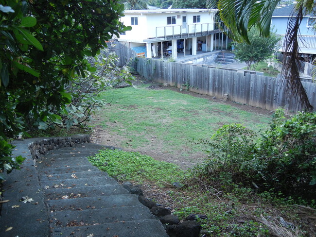 Building Photo - 3 bedroom home with swimming pool - Kailua