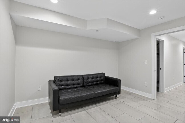 Building Photo - 2138 E Albert St