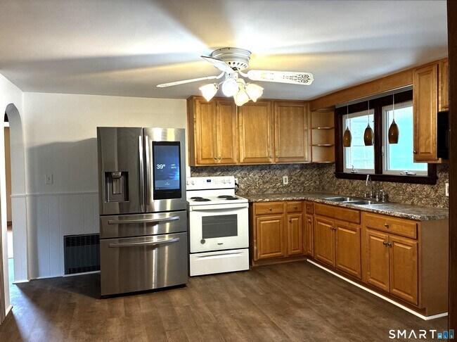 Building Photo - 175 Russell St