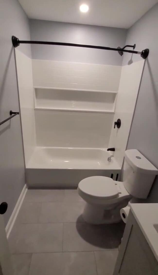 Building Photo - 81 Luna St