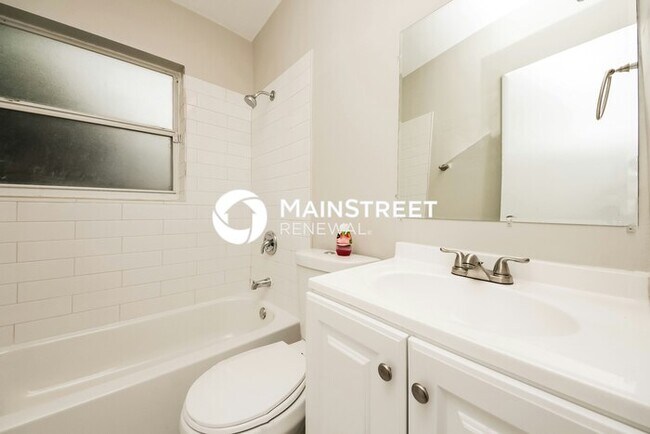 Building Photo - 3 Bedroom Pet-Friendly Home in ORLANDO, FL with Main Street Renewal