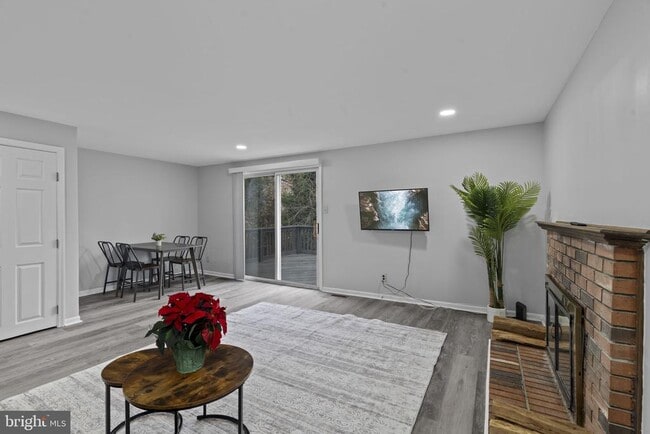 Building Photo - 70 Dorchester Cir