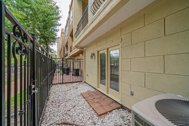 Building Photo - 9103 Harbor Hills Dr