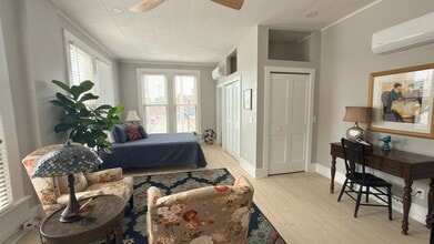 Building Photo - Beautifully Renovated 1 Bed 1 Bath