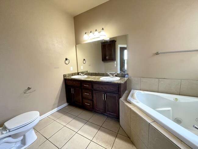 Building Photo - 408 Boggy Creek Dr