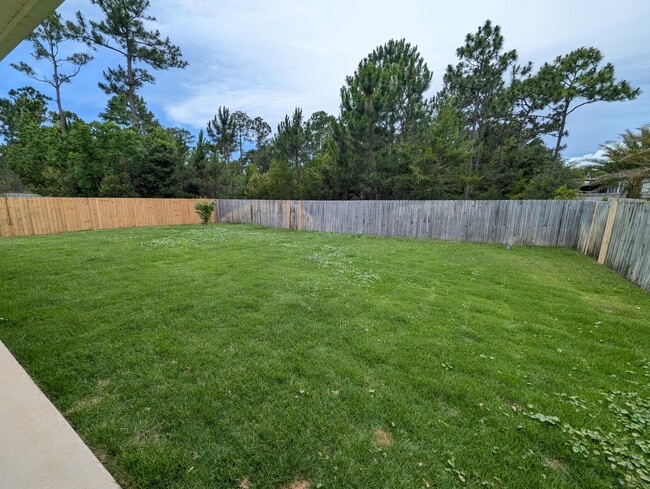 Building Photo - 1651 Ponderosa Dr