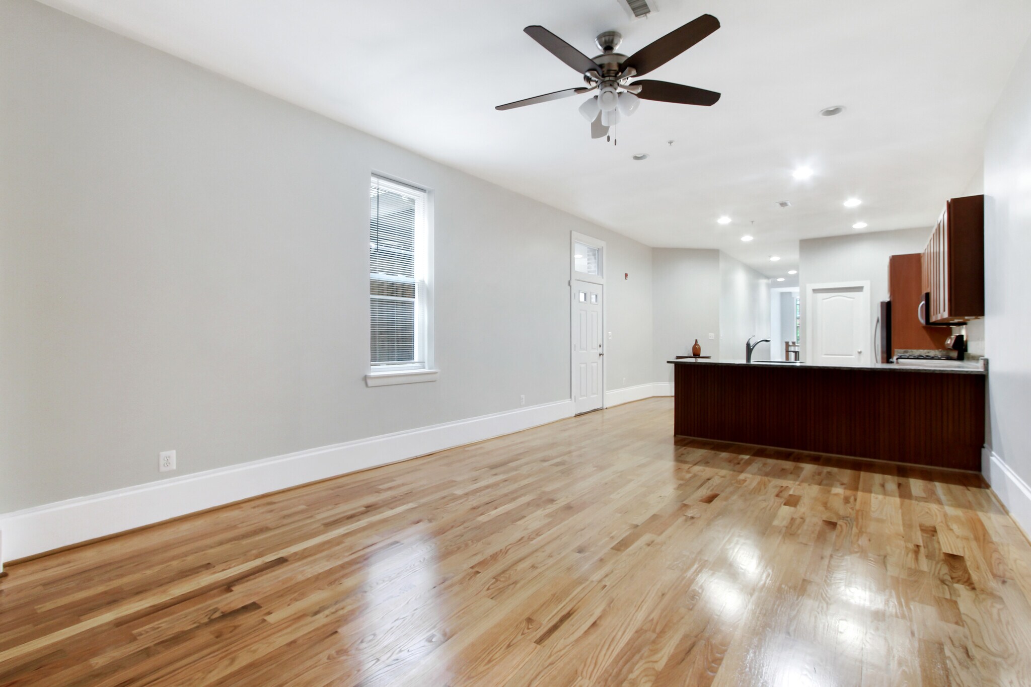 Building Photo - 836 Park Ave