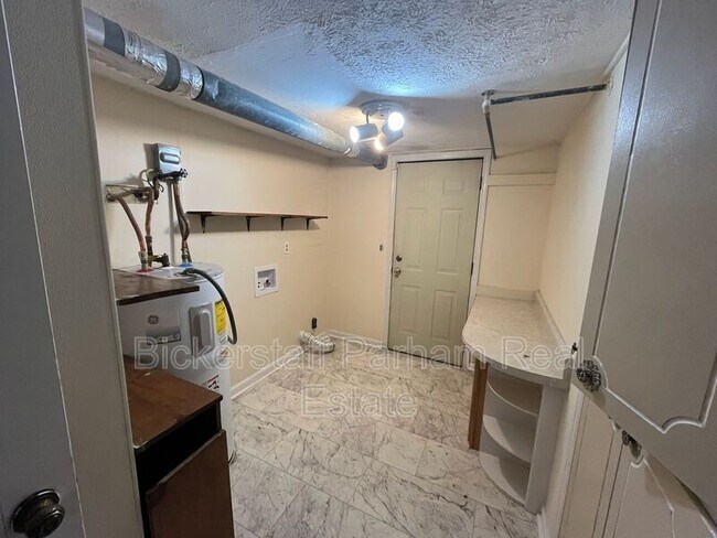 Building Photo - 6160 Candlestick Loop