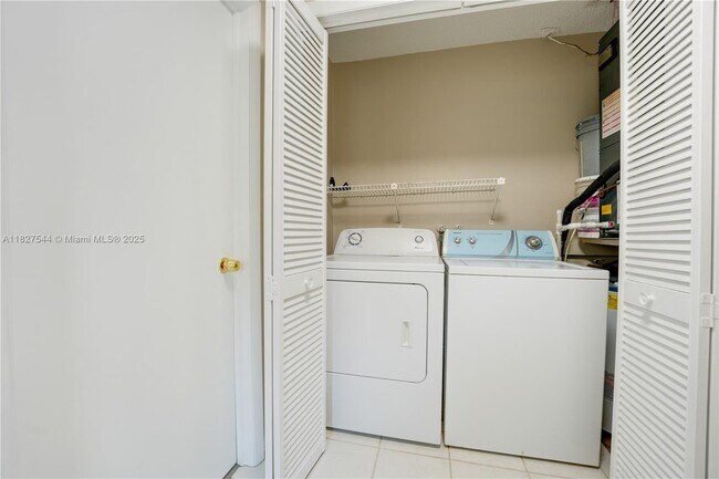 Building Photo - 2403 SW 58th Manor