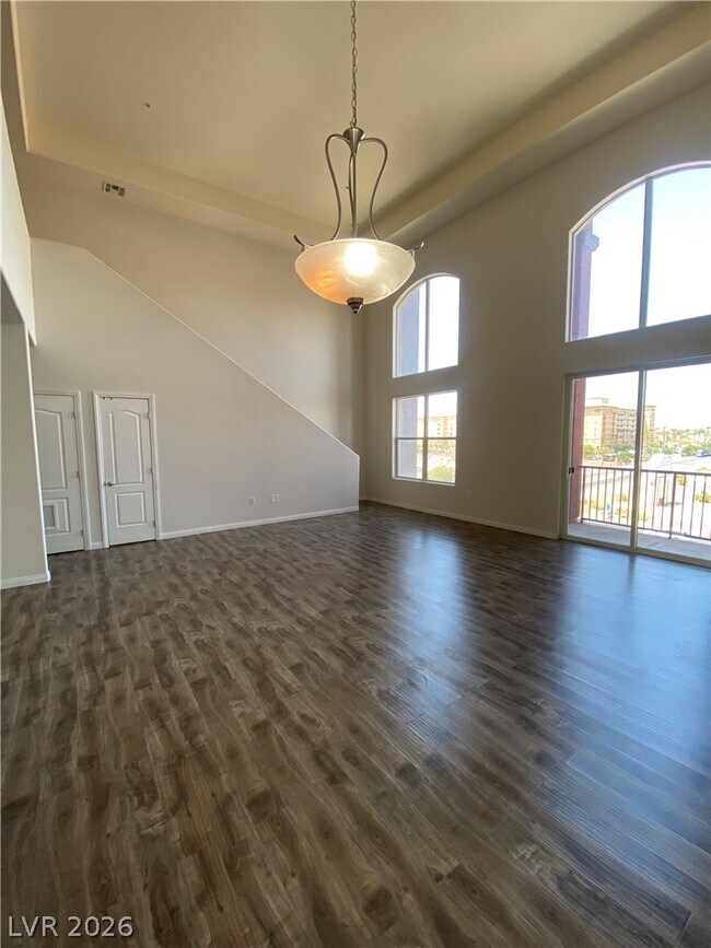 Building Photo - 20 E Serene Ave