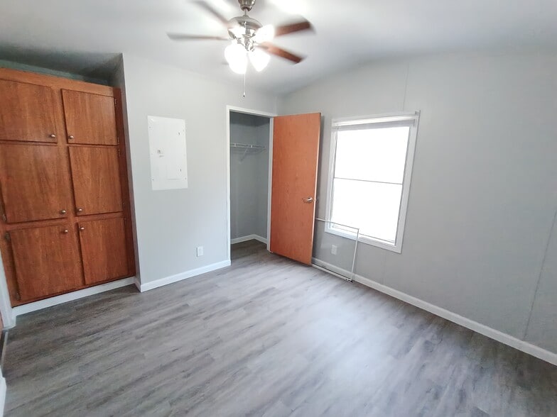 Building Photo - 31 Deerwood Park