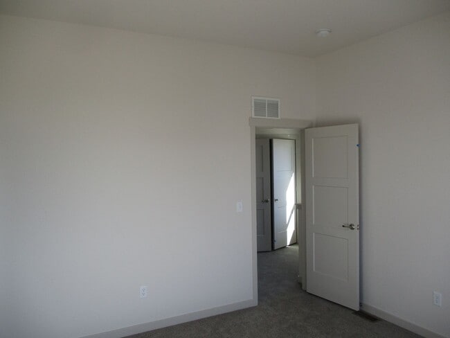 Building Photo - 1155 Smt Vis Dr
